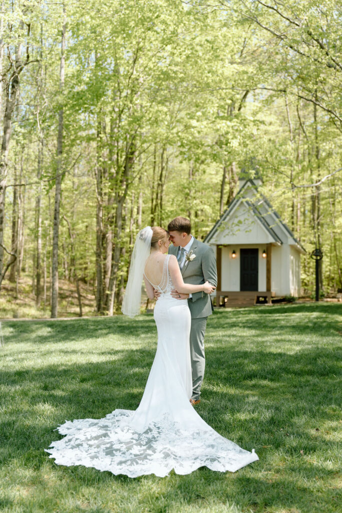 Spring wedding photos at Piney Grove Ranch in Greenville South Carolina