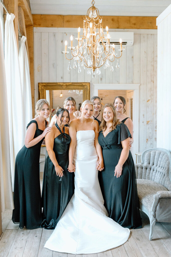 Timeless black and white wedding design photographed in natural light for a modern 2026 wedding