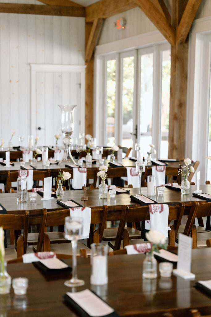 Elegant black and white wedding color reception with minimalist table design and modern details
