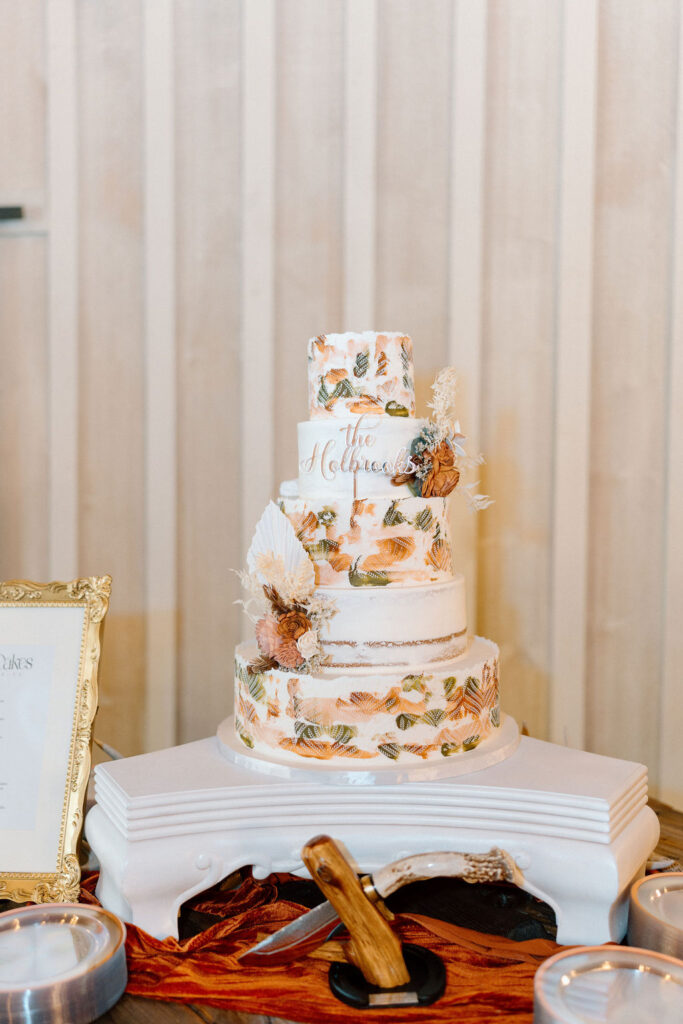 Earthy terracotta wedding color cake details styled for a modern 2026 wedding celebration